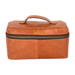 Clara Toiletry Bag w/ Handle, front side, toiletry bag, toiletries bag, men's toiletries bag, ments toletry bag leather, genuine leather, handmade bag, liamandlana.com